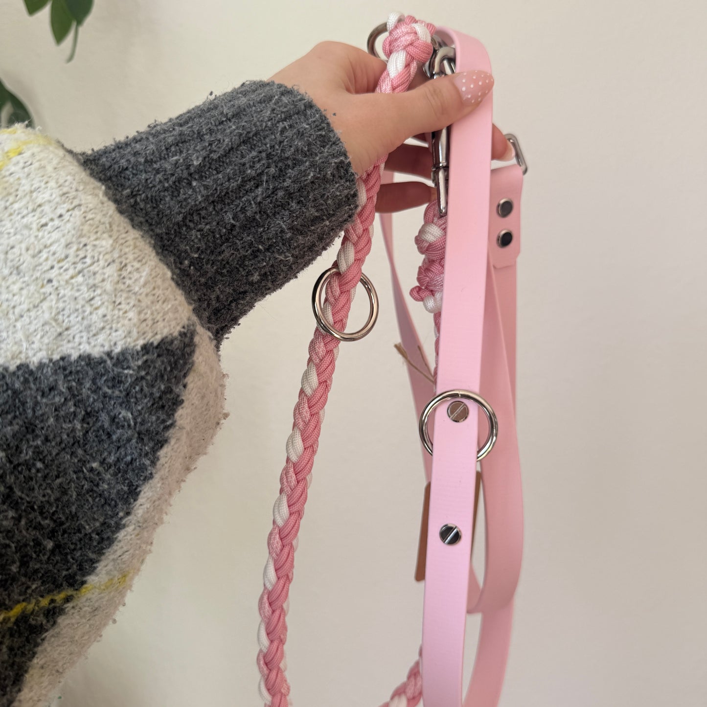 „HandsOff“ Paracord Leine Rosa